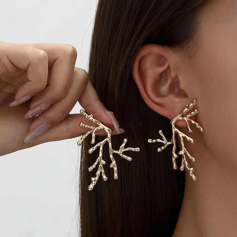 Bohemia Charm Trendy Irregular Exaggeration Red Coral Branch Stud Earrings for Women Personality Summer Beach Jewelry Accessory