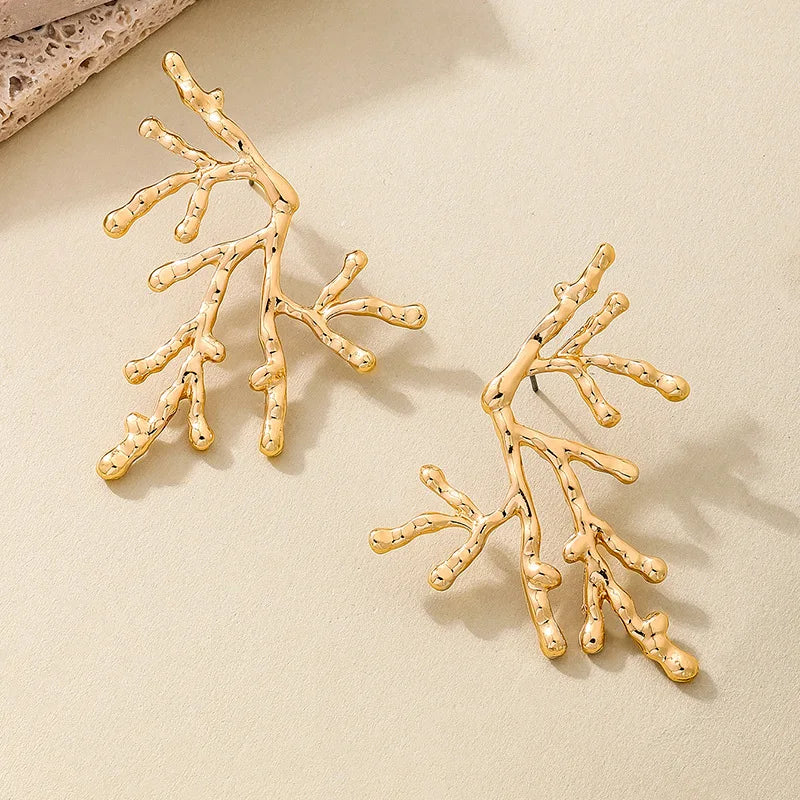 Bohemia Charm Trendy Irregular Exaggeration Red Coral Branch Stud Earrings for Women Personality Summer Beach Jewelry Accessory