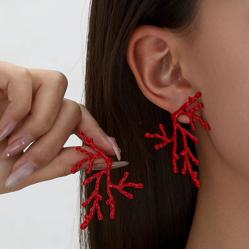 Bohemia Charm Trendy Irregular Exaggeration Red Coral Branch Stud Earrings for Women Personality Summer Beach Jewelry Accessory